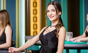 Bàn chơi game với tay cầm và màn hình